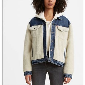NWT Levi's ex-boyfriend sherpa trucker denim jacket M